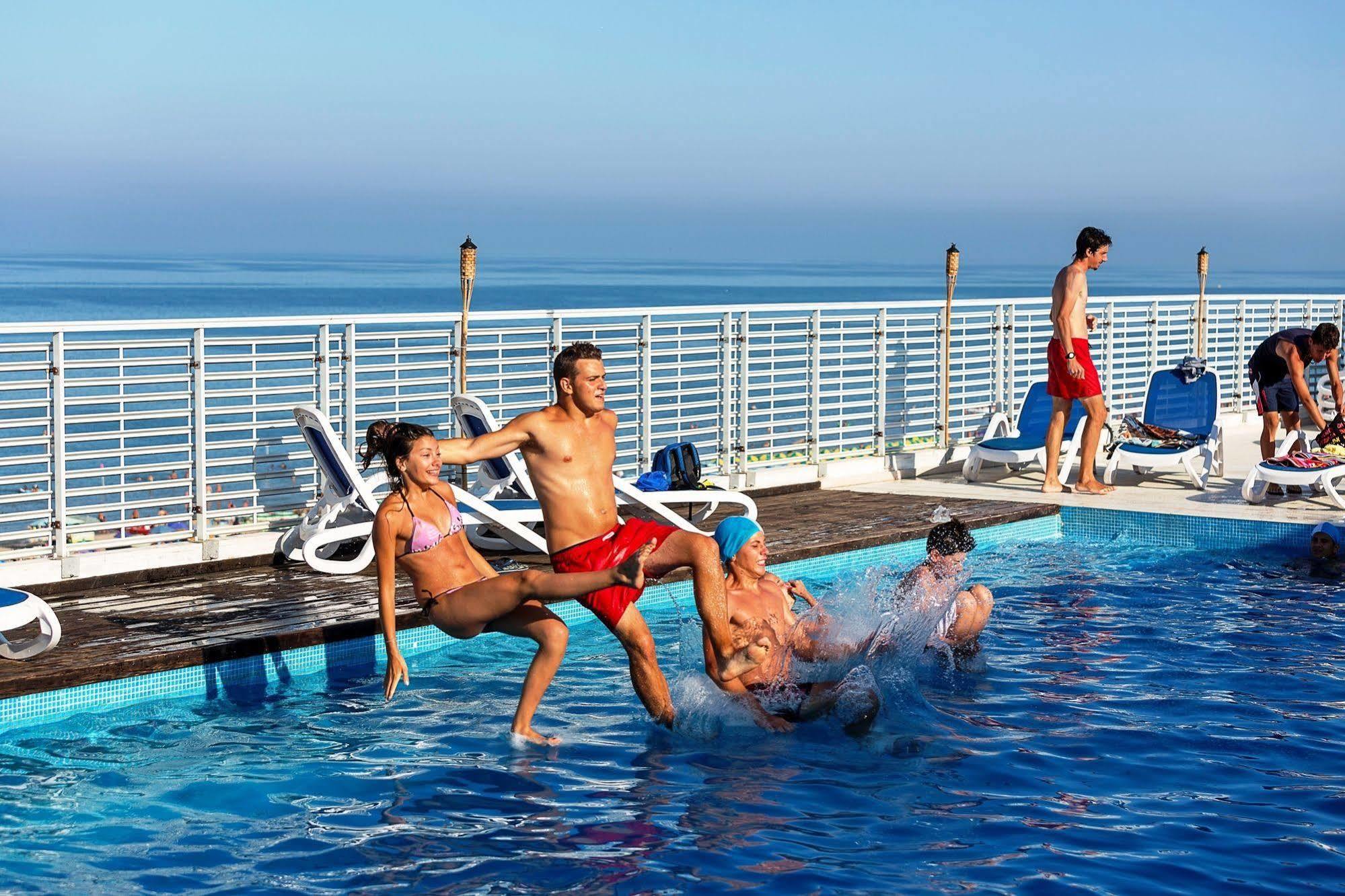 Medi Garden Hotel&Residence Alba Adriatica Exterior photo